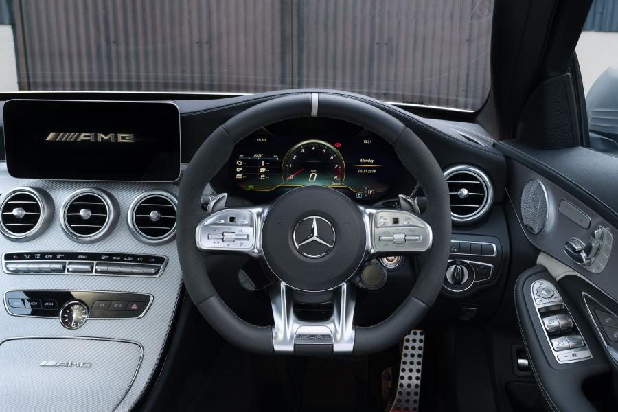 Панель приборов Mercedes-AMG C63 S (W205) 2018 года  (UK) (фото 29 из 40)
